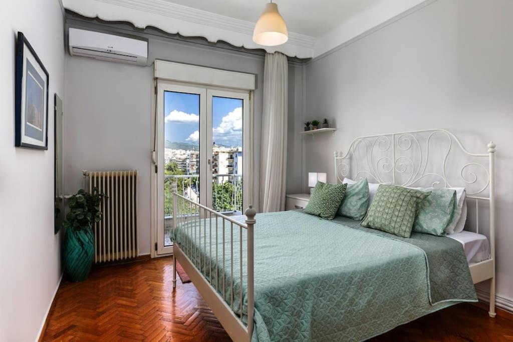 Location 3 Bedroom With View Διαμέρισμα *